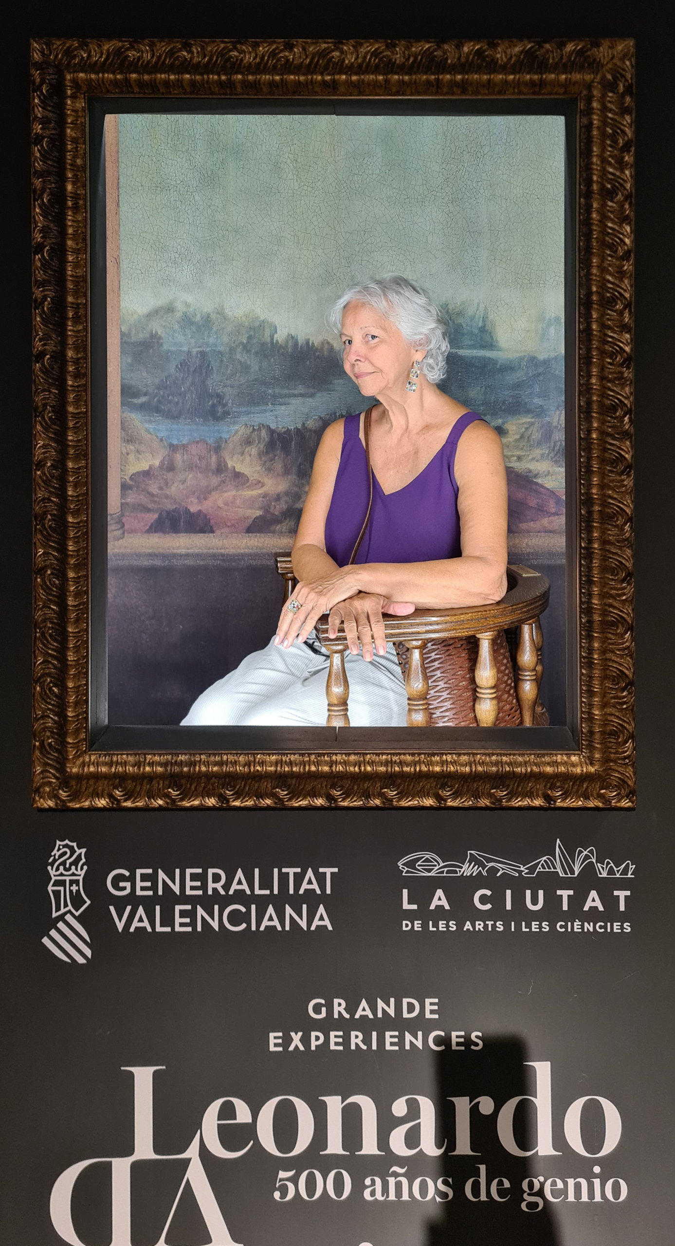 Mariza posando de Mona na mostra sobre Leonardo da Vinci