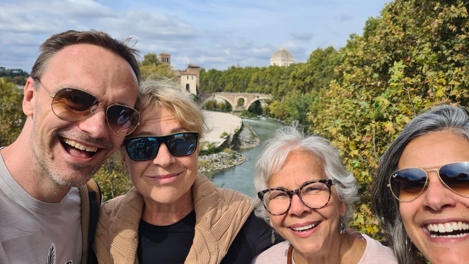 Passeio às margens do Rio Tibre