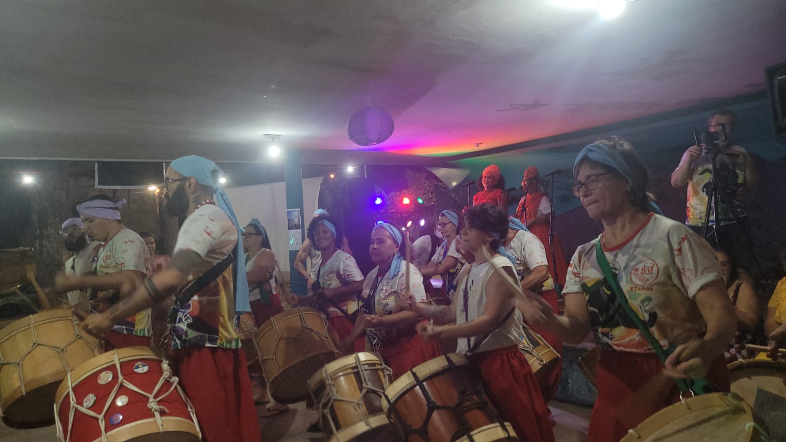tocada do Maracatu Real da Várzea na festa de 28 anos