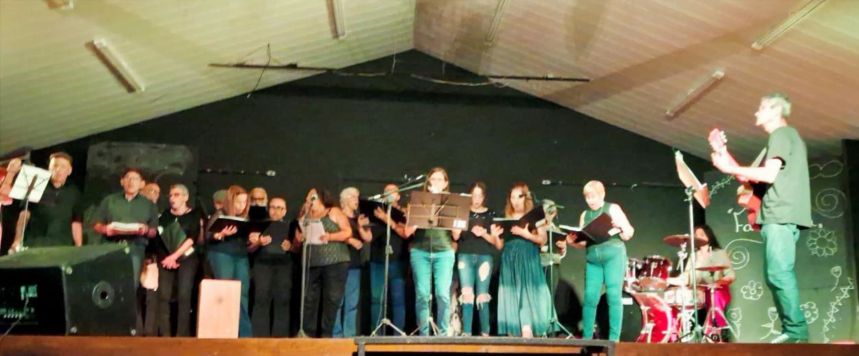 apresentação de canto coral na Escola de Arte João Pernambuco