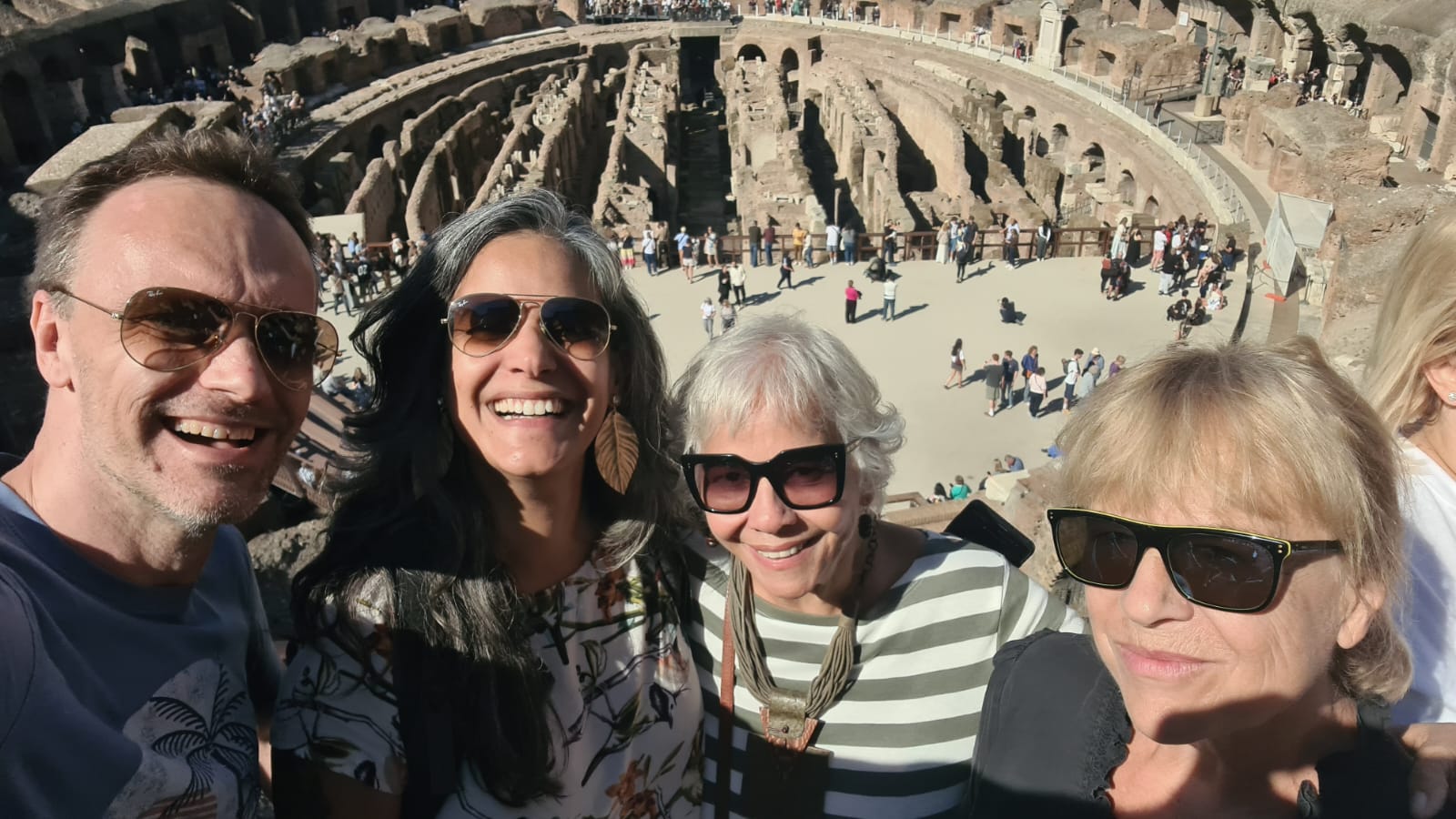 Dentro do Coliseu, tendo ao fundo parte da arena coberta