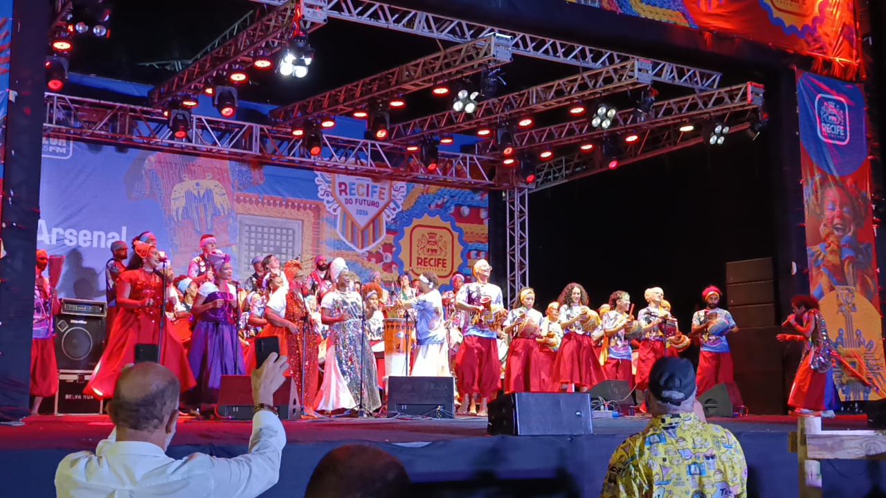 Maracatu Real da Várzea no palco da Praça do Arsenal, no Recife Antigo